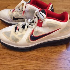 Labron James basketball shoes